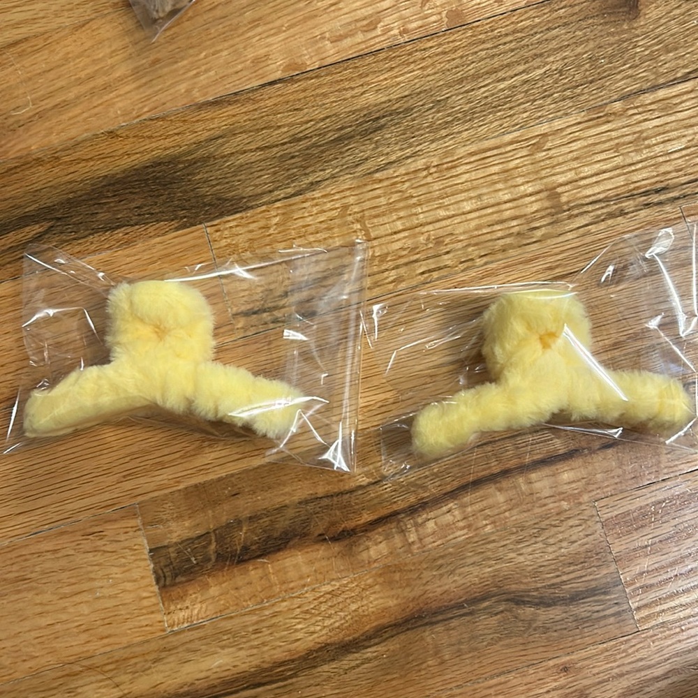 Fluffy claw clips